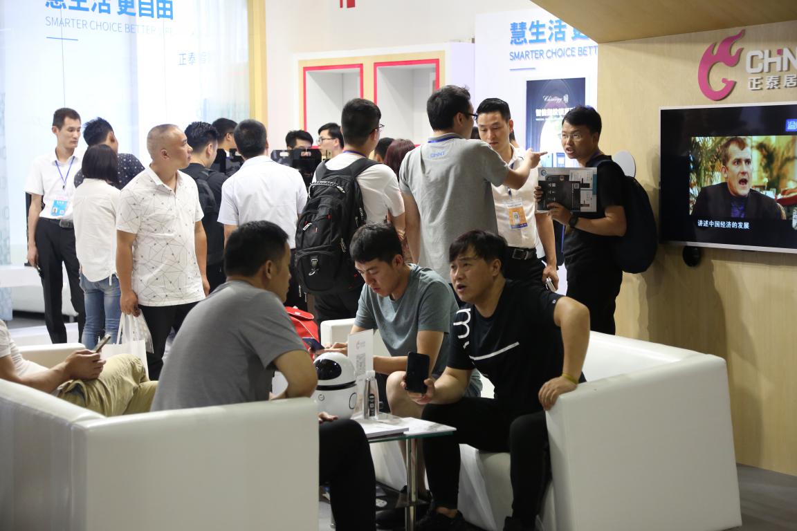 888集團(tuán)智能指紋鎖和智能家居系統(tǒng)亮相中國門博會(huì)