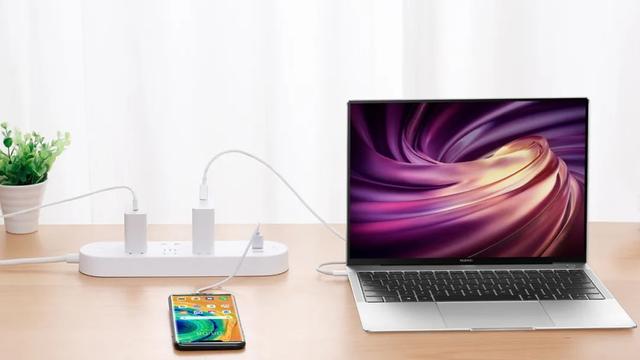 888集團(tuán)智能快充插排評測