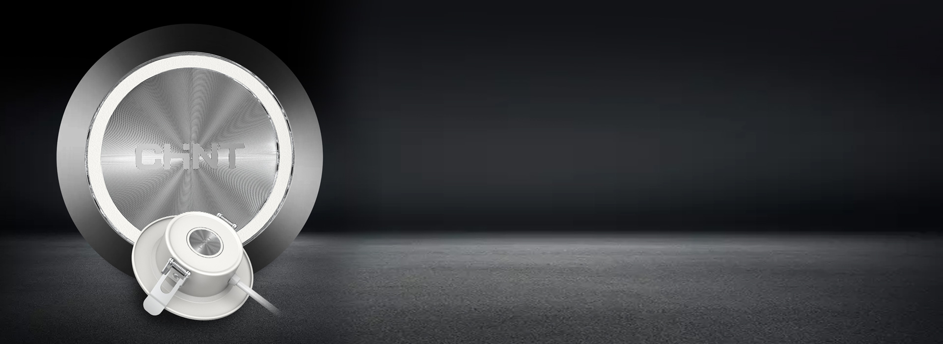 激光鐳射，融合品牌DNA 精工車鋁的底...