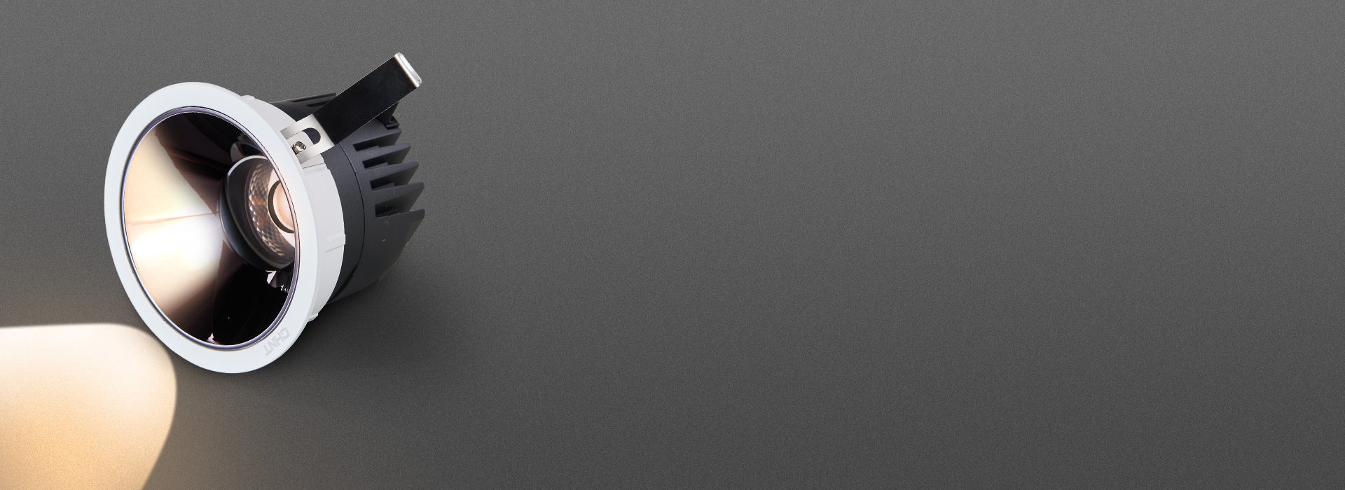 光源深藏，嚴控眩光 深藏式光源設計，能...