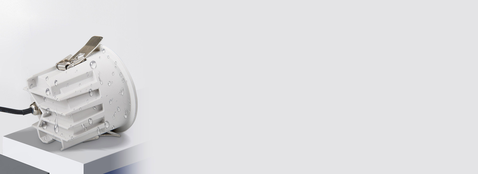 IP54級防水防塵 一體化燈體，強防水...