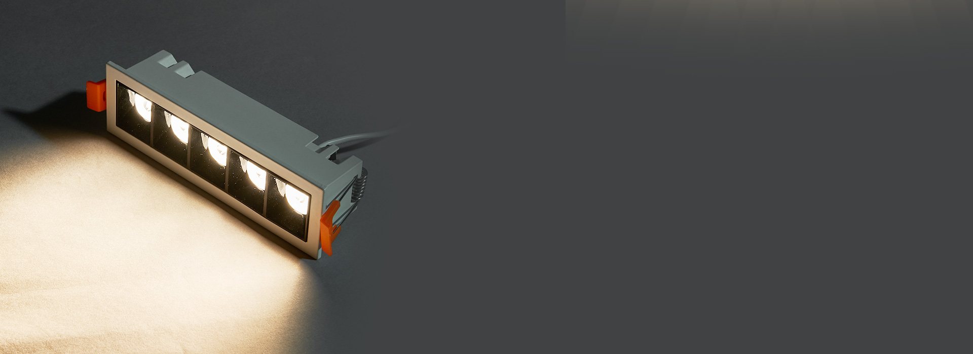 光源深藏，護眼防眩光 光源深藏，減少眩...